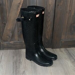 Hunter crocodile pattern boots size 8